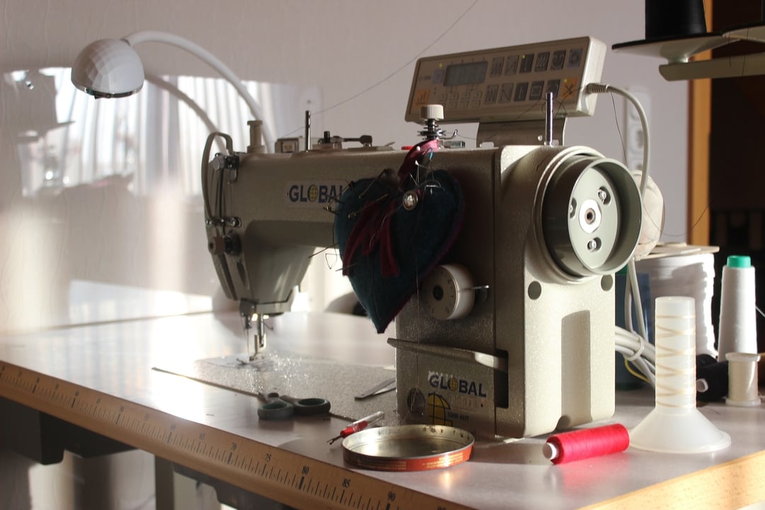 Foto einer Nähmaschine